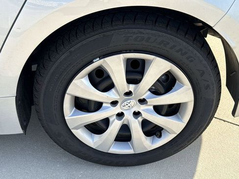 Used 2022 Toyota Corolla LE image 31