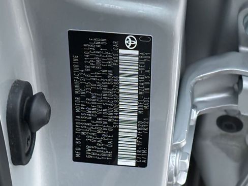 Used 2025 Toyota Corolla LE image 27