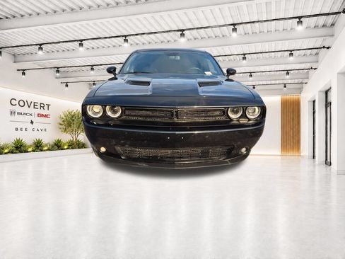 Used 2020 Dodge Challenger SXT w/ Driver Convenience Group RWD image 3