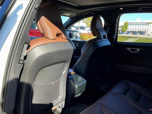 Used 2022 Volvo XC60 B5 Momentum w/ Advanced Package image 33