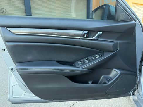 Used 2018 Honda Accord Sport image 9