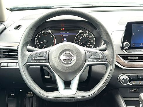 Used 2025 Nissan Altima 2.5 SV FWD image 27