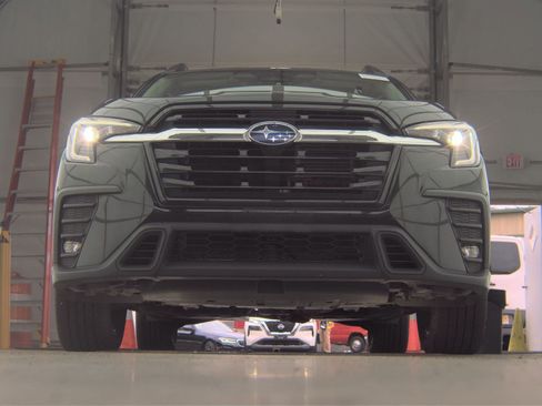 Used 2023 Subaru Ascent Limited AWD/4WD image 4