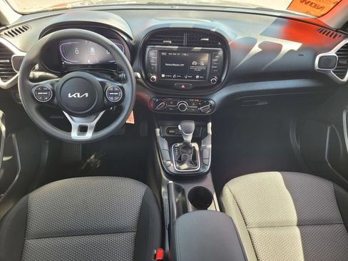 Used 2025 Kia Soul S FWD image 9
