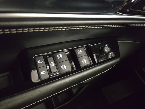Certified 2023 Jeep Wagoneer Series II AWD/4WD image 33