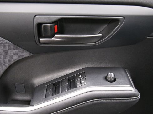 Certified 2024 Toyota Corolla Cross LE image 11