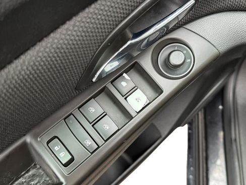 Used 2015 Chevrolet Cruze LT image 18