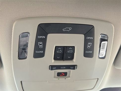 Used 2024 Toyota Sienna XLE image 25