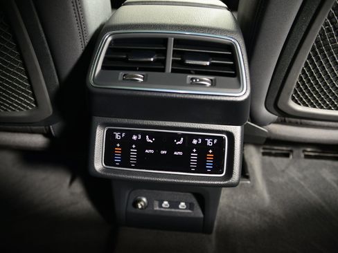 Certified 2022 Audi e-tron Premium image 21