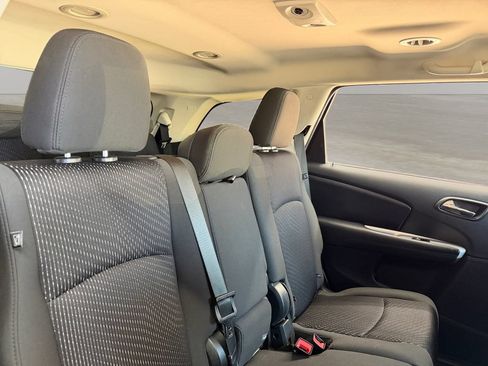 Used 2019 Dodge Journey SE FWD image 25