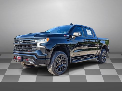 Used 2024 Chevrolet Silverado 1500 LT Trail Boss w/ Convenience Package II AWD/4WD image 3