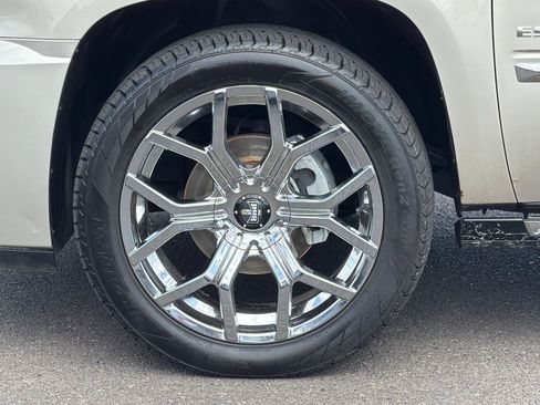 Used 2013 Cadillac Escalade ESV Platinum AWD/4WD image 28