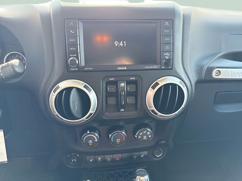 Used 2017 Jeep Wrangler Unlimited Rubicon AWD/4WD image 22