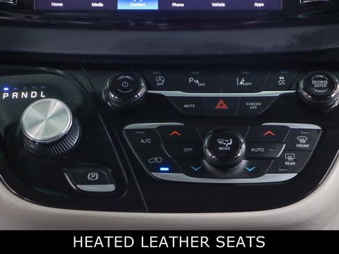 Used 2023 Chrysler Pacifica Touring-L FWD image 20