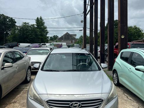 Used 2016 Hyundai Sonata SE FWD image 2