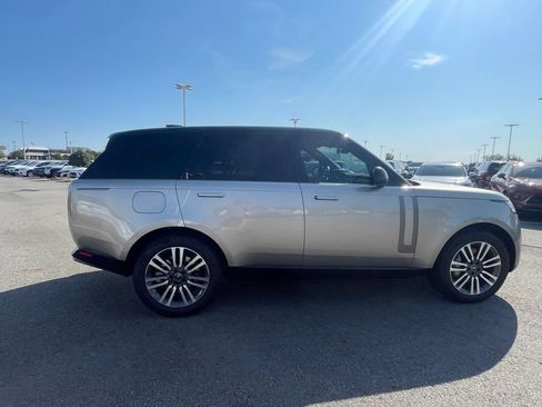 Used 2025 Land Rover Range Rover SE AWD/4WD image 8