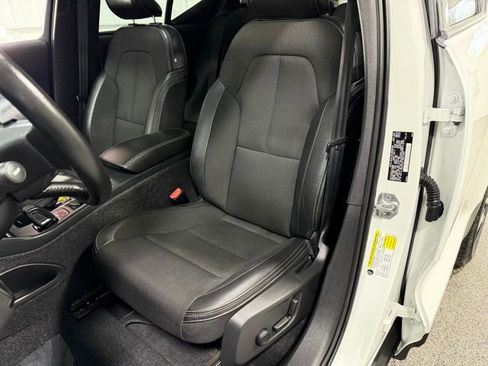 Used 2020 Volvo XC40 T5 Momentum w/ Premium Package image 22