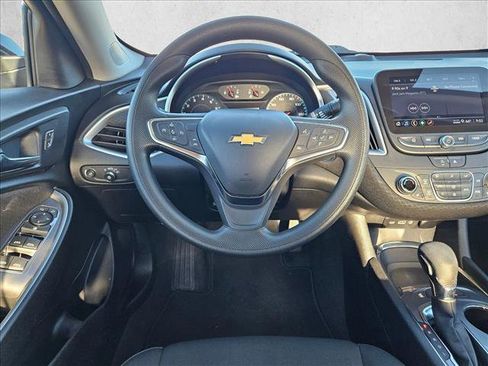 Used 2025 Chevrolet Malibu LT image 11