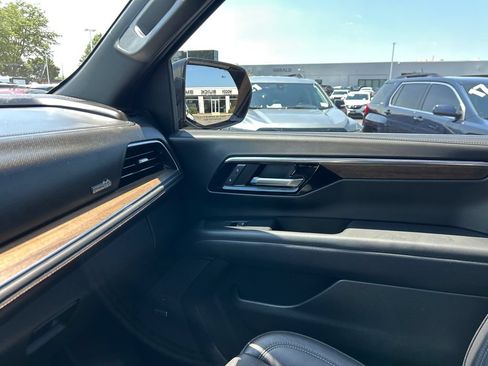 Certified 2025 Chevrolet Tahoe High Country AWD/4WD image 30