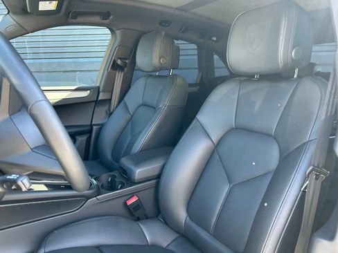 Certified 2026 Porsche Macan image 5