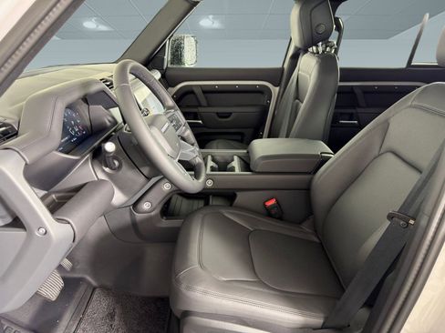 Used 2026 Land Rover Defender 130 S image 4