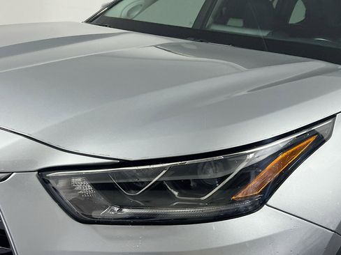 Used 2023 Toyota Highlander Limited image 11