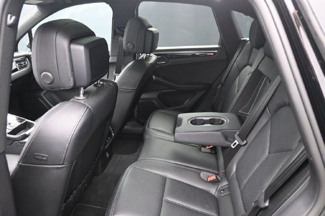 Used 2025 Porsche Macan AWD/4WD image 37