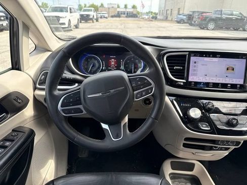 Used 2022 Chrysler Pacifica Touring-L FWD image 20