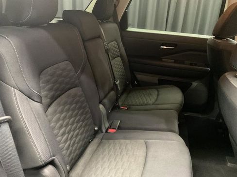 Used 2022 Nissan Pathfinder S AWD/4WD image 14