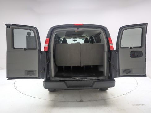 Used 2017 Chevrolet Express 2500 LS RWD image 9