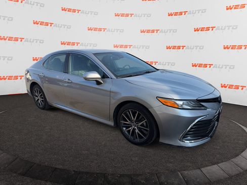 Used 2023 Toyota Camry XLE FWD image 7