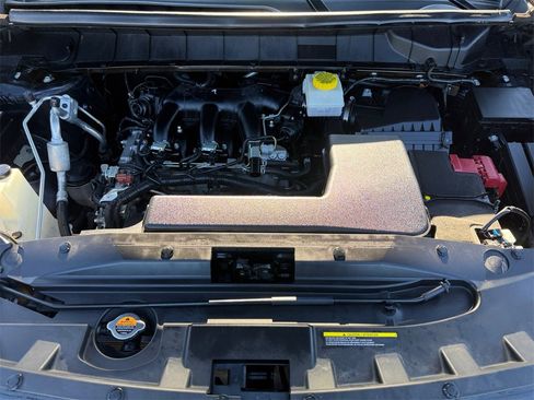 Certified 2024 Nissan Pathfinder SV image 23