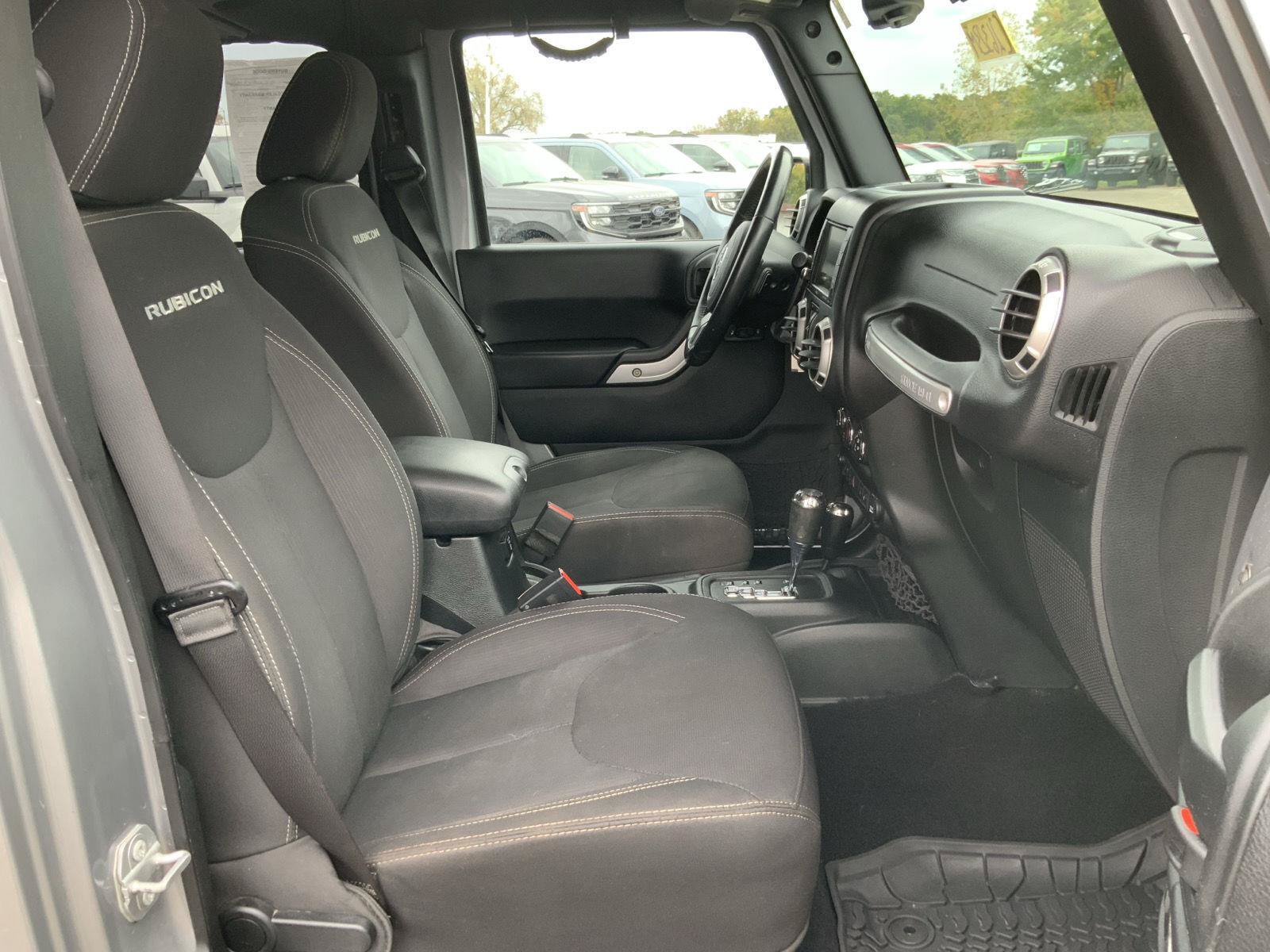 Used 2017 Jeep Wrangler Unlimited Rubicon w/ Cold Weather Group AWD/4WD image 48