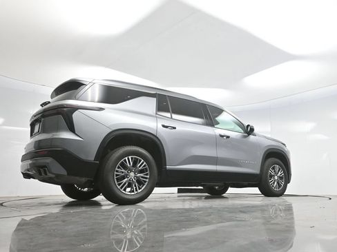 Used 2025 Chevrolet Traverse LT AWD/4WD image 53
