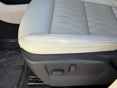 Used 2022 Buick Envision Avenir w/ Technology Package II FWD image 24