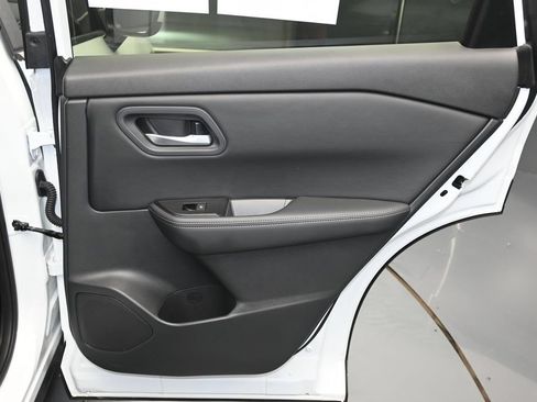 Used 2026 Nissan Rogue SV AWD/4WD image 18