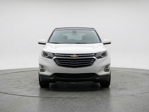 Used 2025 Chevrolet Equinox LT image 2
