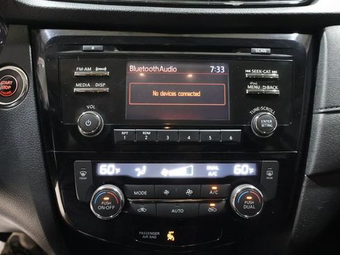 Used 2017 Nissan Rogue SV AWD/4WD image 24