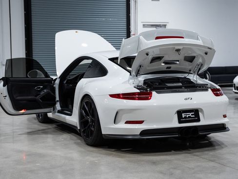 Used 2014 Porsche 911 GT3 RWD image 33