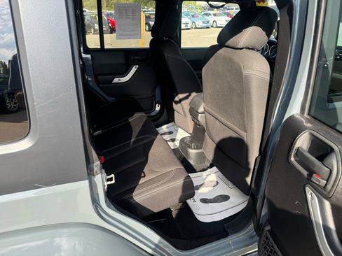 Used 2015 Jeep Wrangler Unlimited Sahara w/ Dual Top Group image 13