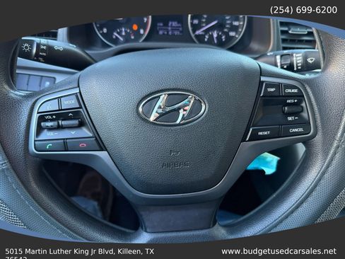 Used 2017 Hyundai Elantra SE FWD image 11