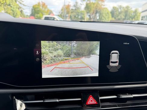 Certified 2025 Kia Niro EX w/ EX Cold Weather Package FWD image 17