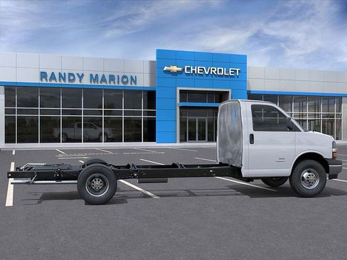 New 2026 Chevrolet Express 3500 w/ Power Convenience Package RWD image 5