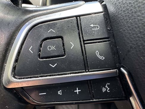 Certified 2020 Toyota Highlander XLE AWD/4WD image 33