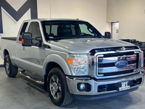 Used 2015 Ford F350 Lariat w/ Lariat Interior Package RWD image 3