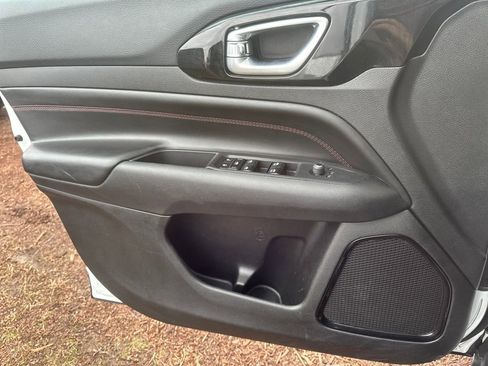 Used 2024 Jeep Compass Trailhawk image 13