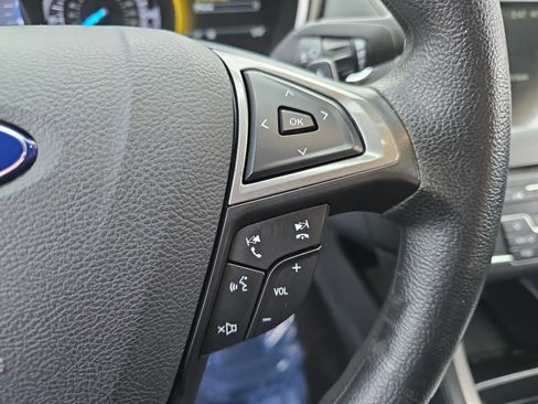 Used 2017 Ford Fusion SE w/ Fusion SE Technology Package image 17