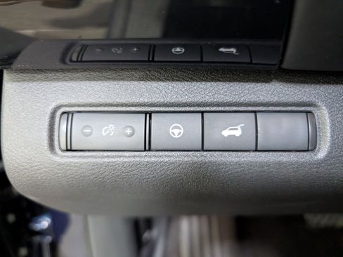 Used 2025 Nissan Pathfinder SV image 20