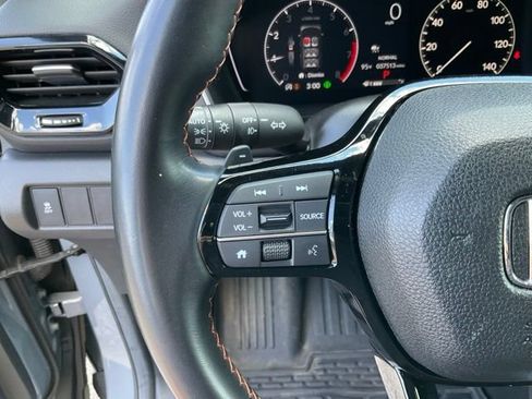 Used 2025 Honda Pilot Sport image 11