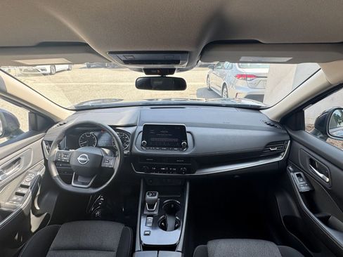 Used 2025 Nissan Rogue SV FWD image 35